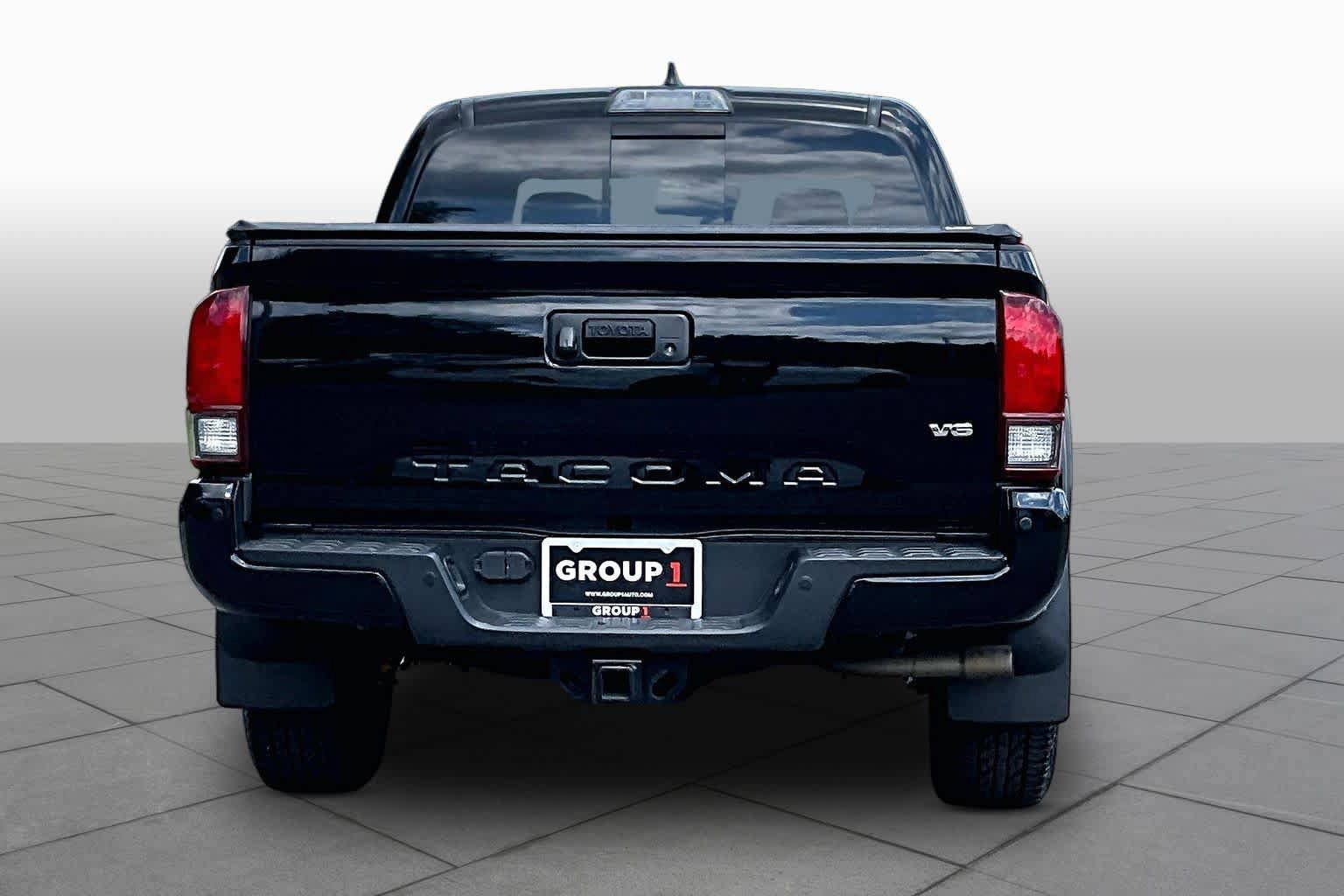 Used 2018 Toyota Tacoma TRD Off-Road w/ Technology Package AWD/4WD image 5