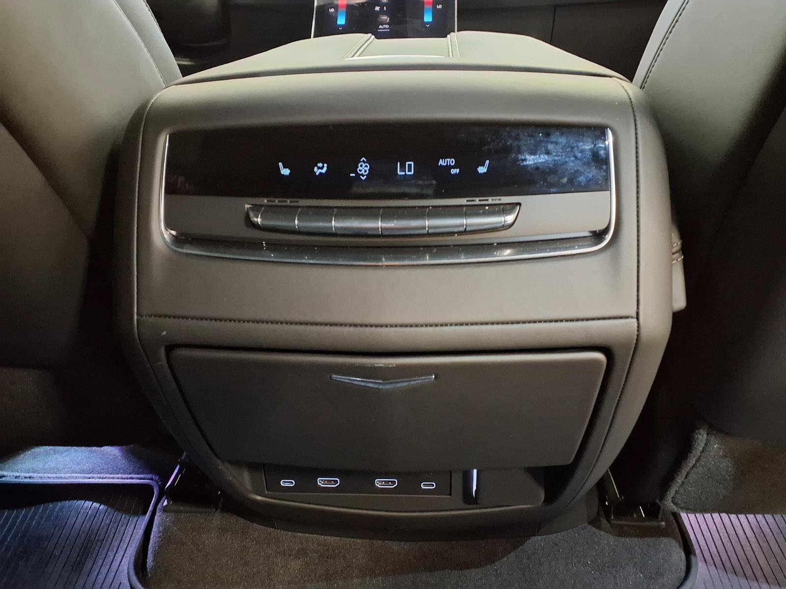 Certified 2026 Cadillac Escalade Platinum Sport w/ LPO, ONYX Package AWD/4WD image 17
