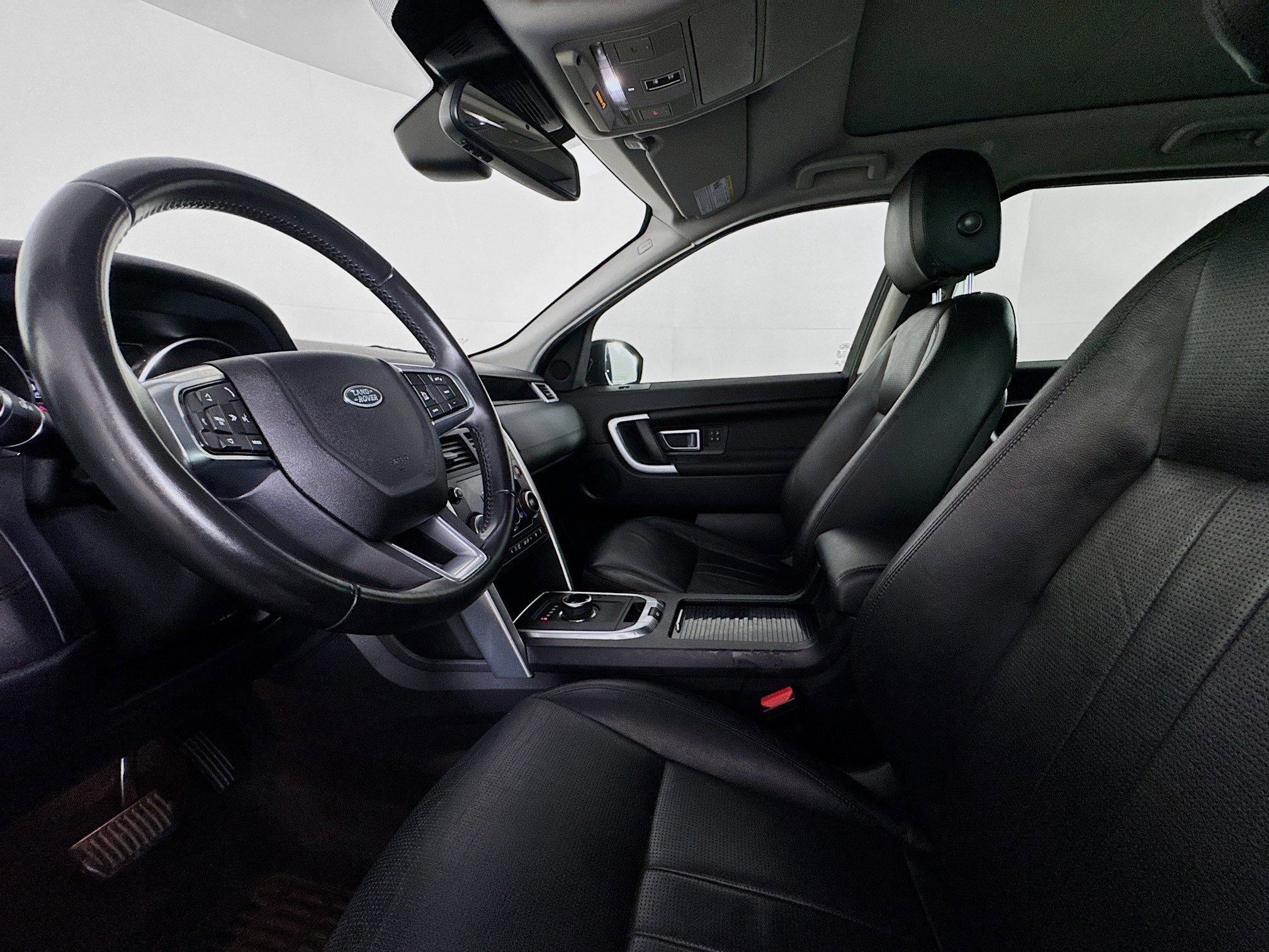 Used 2018 Land Rover Discovery Sport HSE image 21