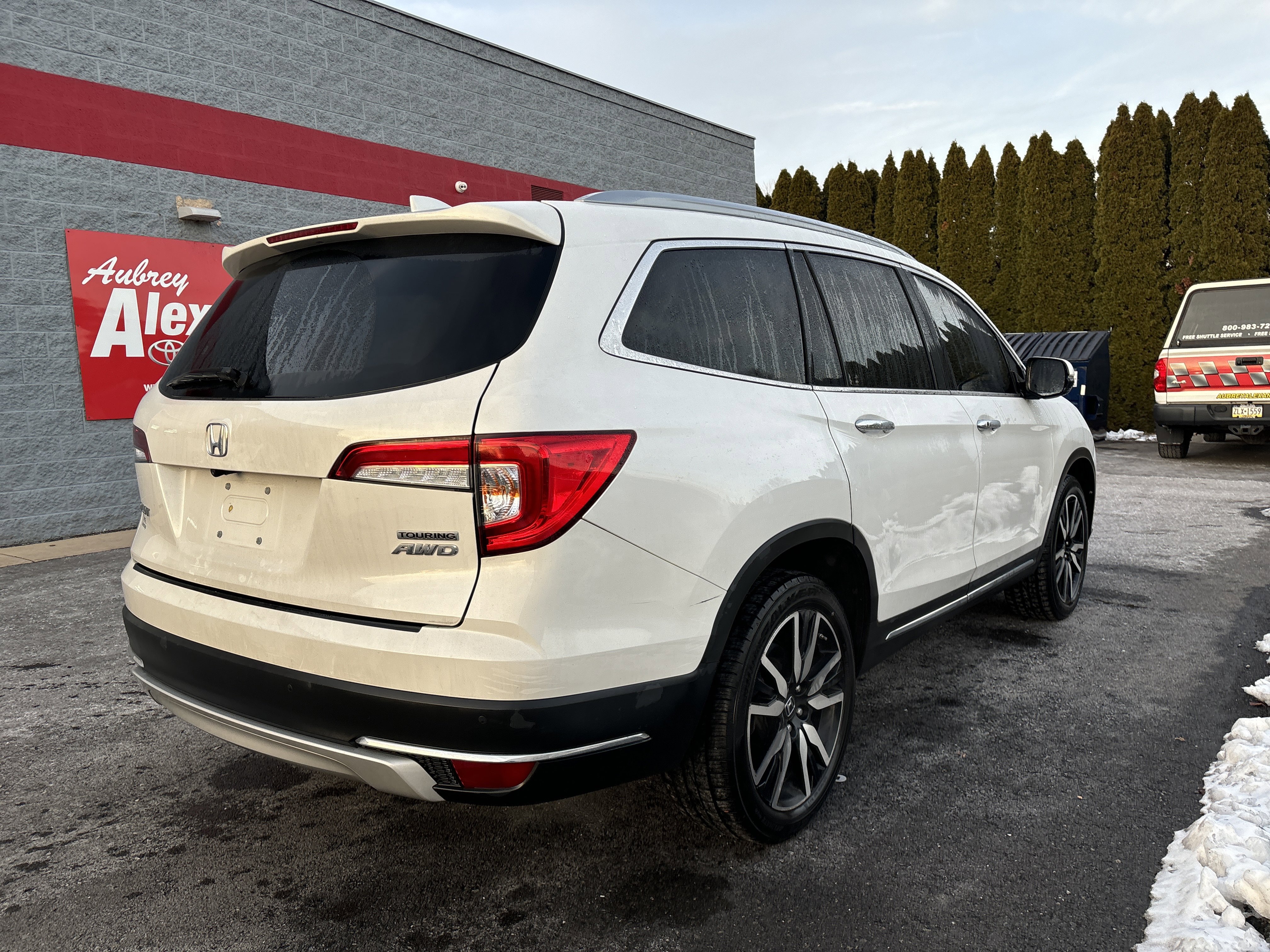 Used 2020 Honda Pilot Touring image 3