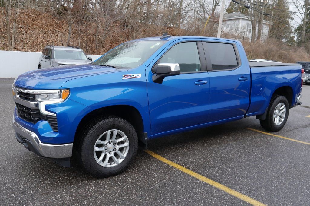 Used 2022 Chevrolet Silverado 1500 LT w/ Z71 Off-Road Package image 4