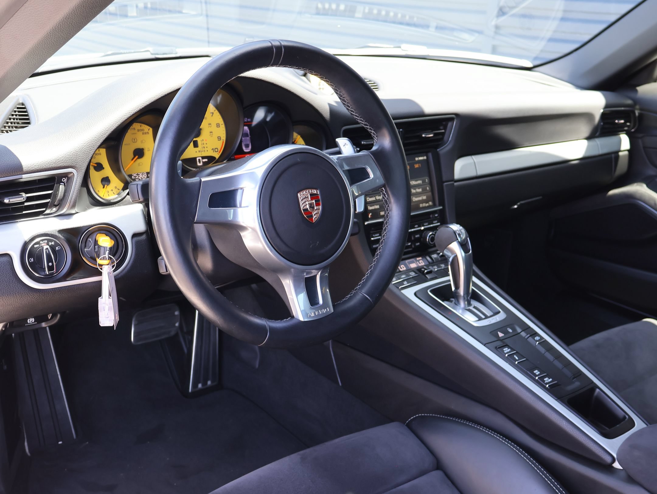 Certified 2014 Porsche 911 GT3 RWD image 4