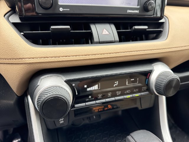 Used 2022 Toyota RAV4 LE FWD image 19