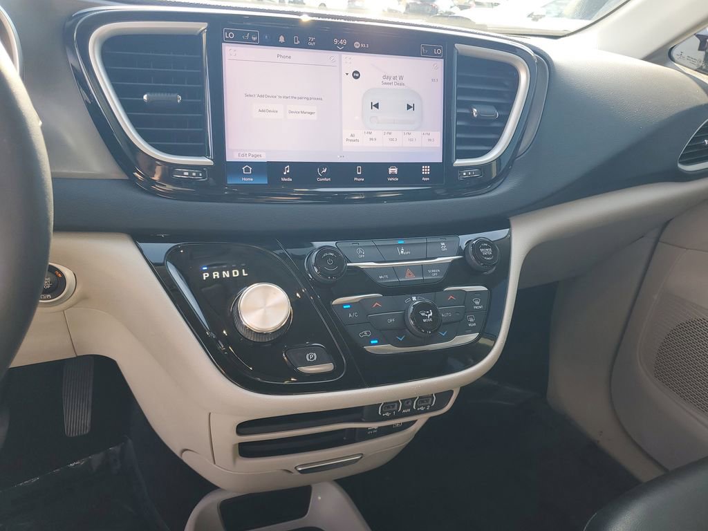 Used 2022 Chrysler Pacifica Touring-L image 15