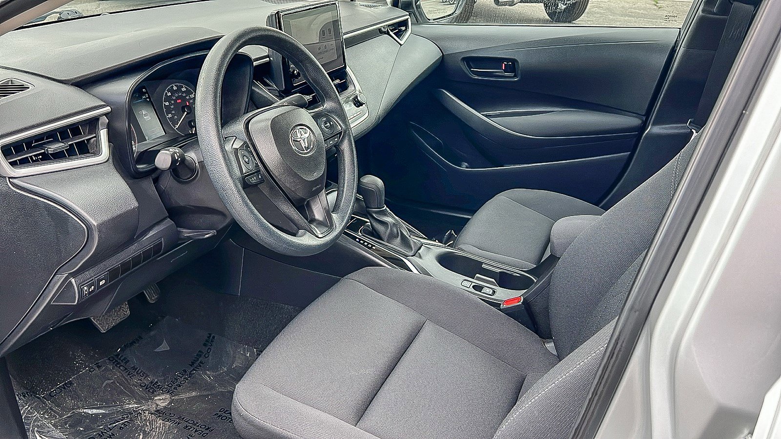 Used 2025 Toyota Corolla LE image 17