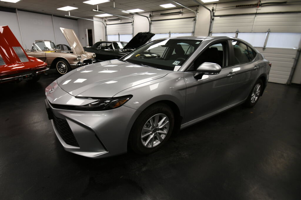 Certified 2025 Toyota Camry LE image 3
