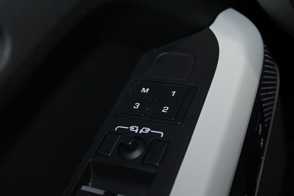 Used 2024 Land Rover Defender 110 S image 21