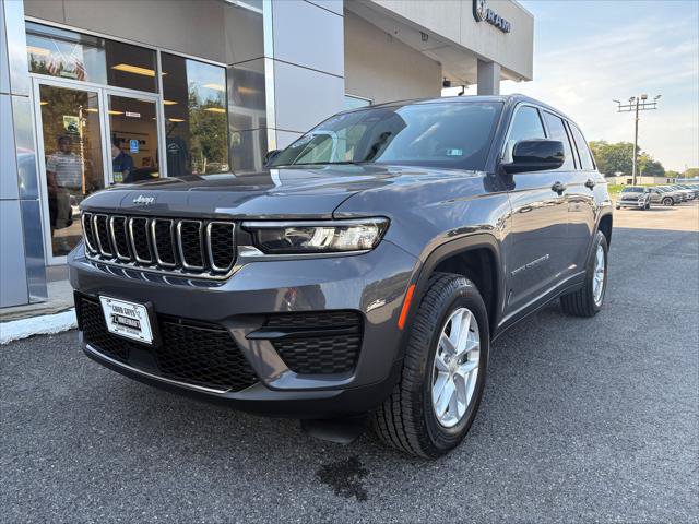 Certified 2023 Jeep Grand Cherokee Laredo X AWD/4WD image 3
