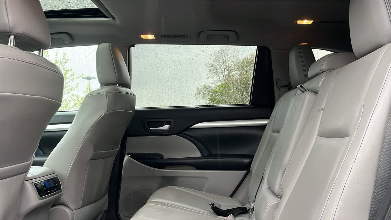 Used 2015 Toyota Highlander XLE AWD/4WD image 22