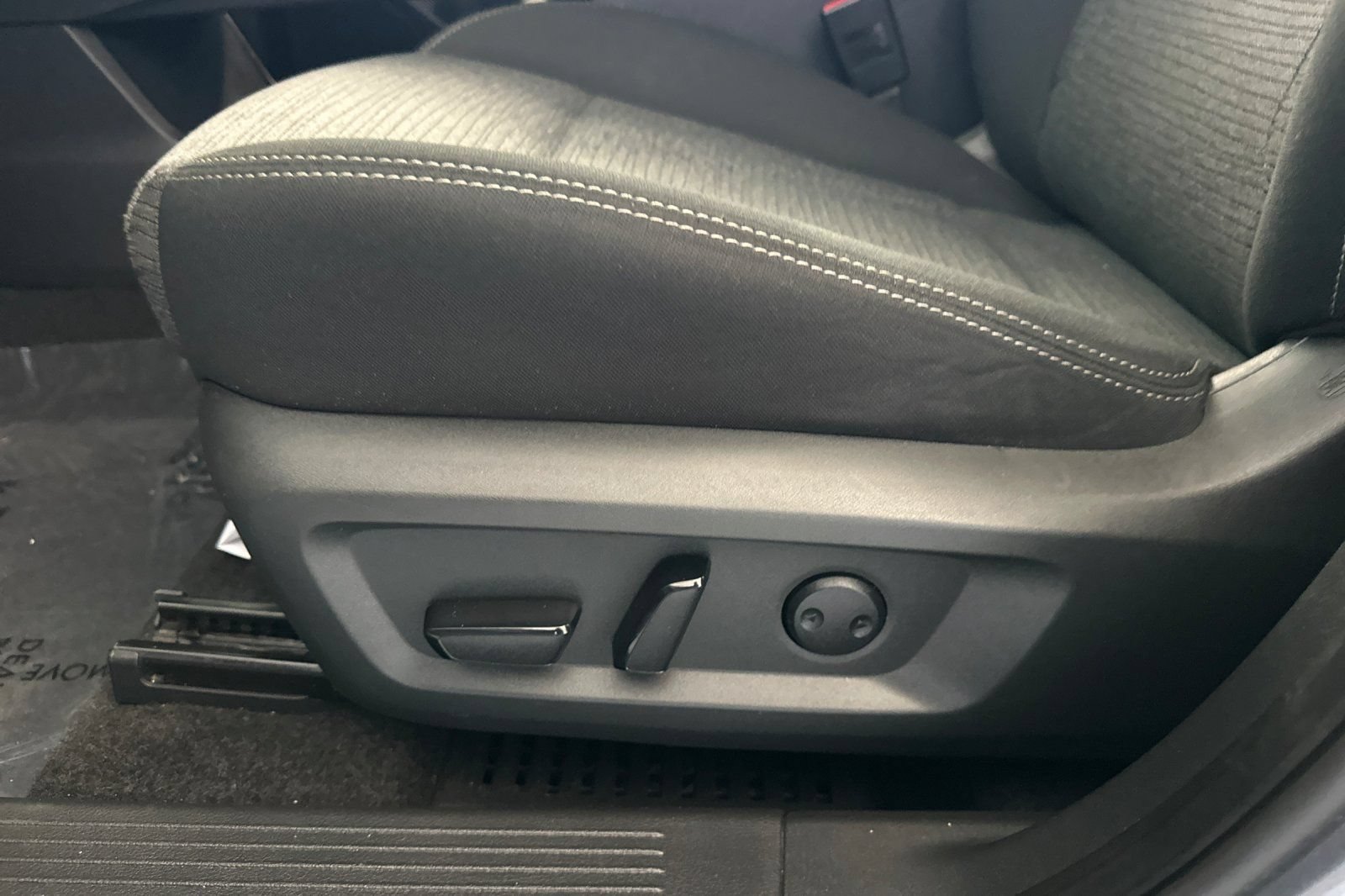 Used 2023 Nissan Rogue SV FWD image 13