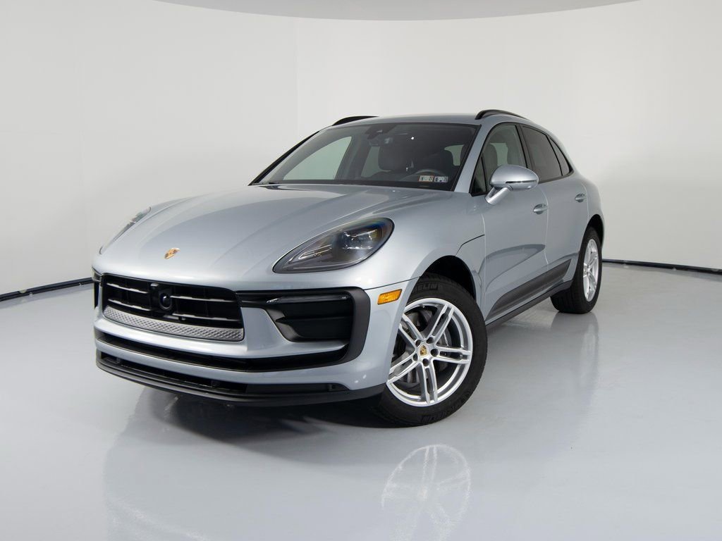 Certified 2025 Porsche Macan AWD/4WD image 1