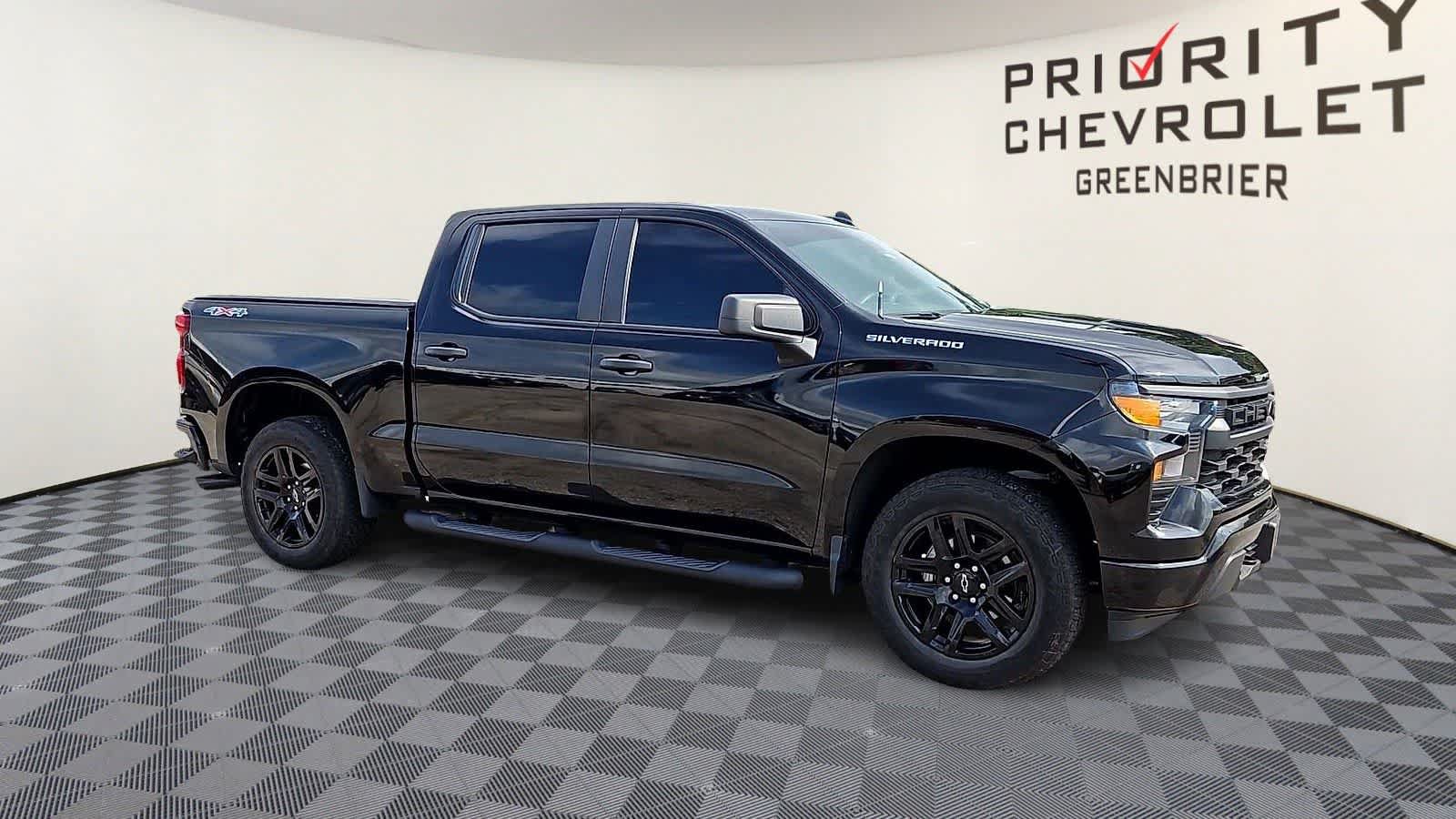 Used 2023 Chevrolet Silverado 1500 Custom AWD/4WD image 2