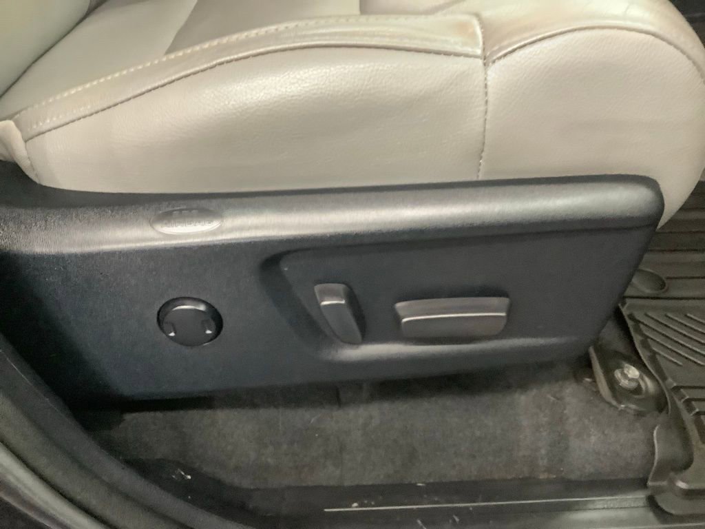 Used 2019 Toyota Tundra Limited w/ Limited Premium Package image 25