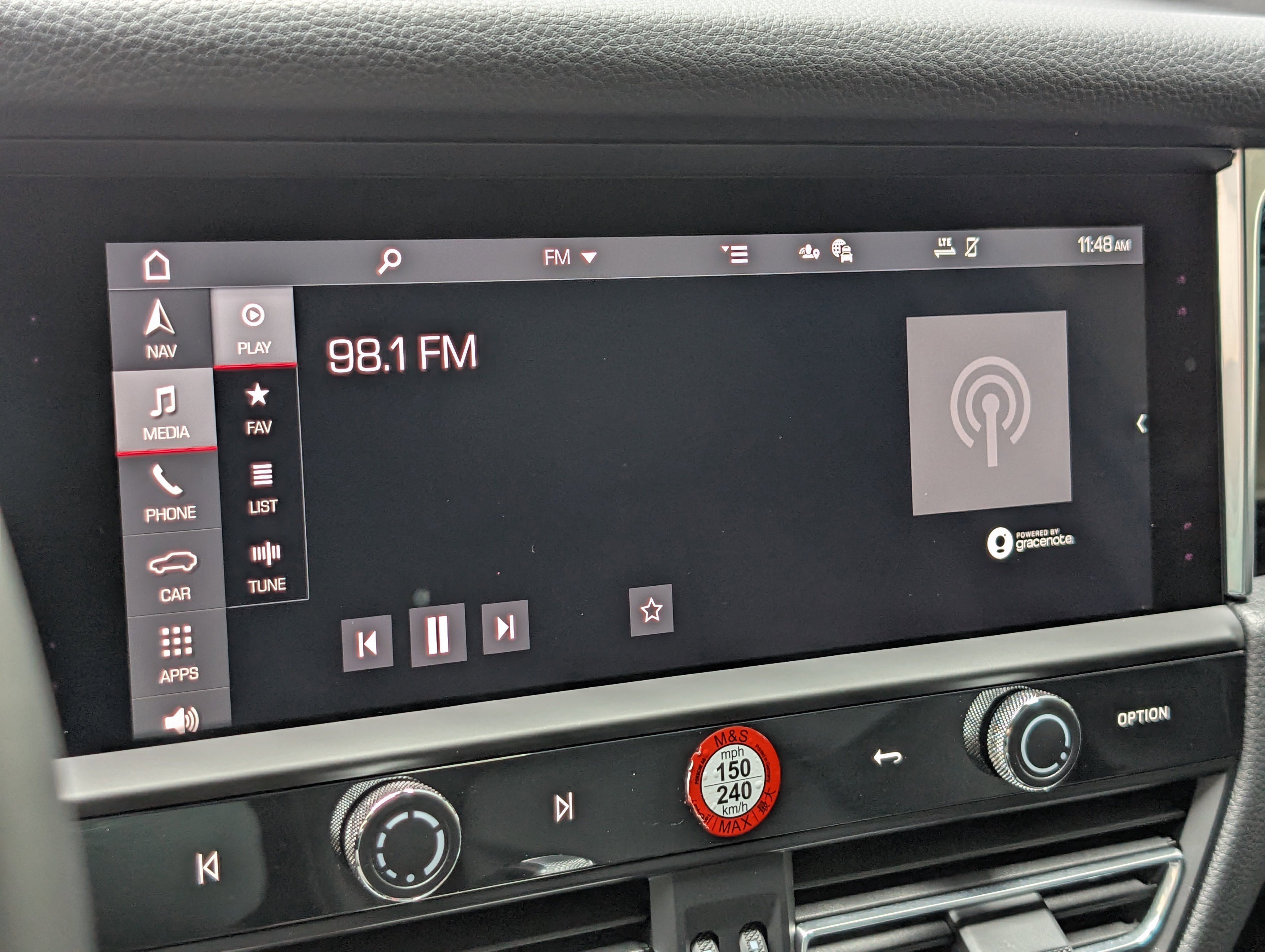 Certified 2025 Porsche Macan image 32