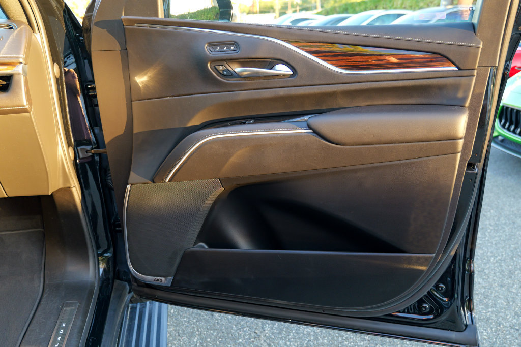 Used 2021 Cadillac Escalade ESV Premium Luxury w/ Driver Assist Tech Package AWD/4WD image 31