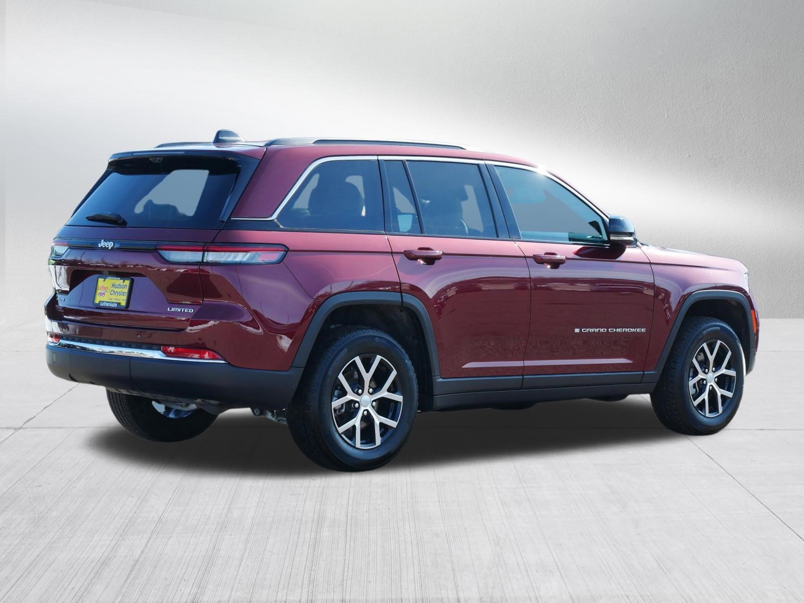 Used 2025 Jeep Grand Cherokee Limited w/ Luxury Tech Group II AWD/4WD image 7