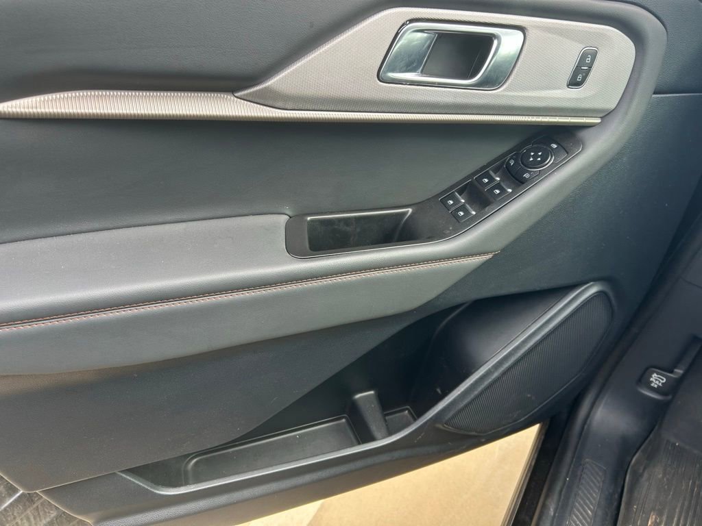 Used 2025 Ford Explorer Active image 11