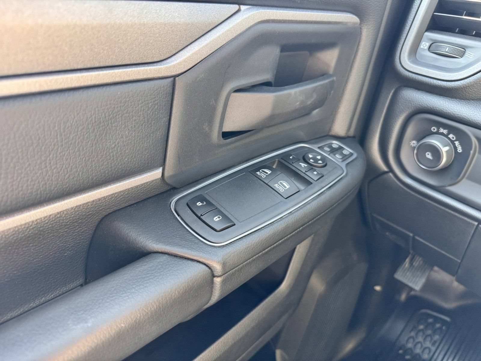 New 2024 RAM 3500 Tradesman w/ Chrome Appearance Group AWD/4WD image 17
