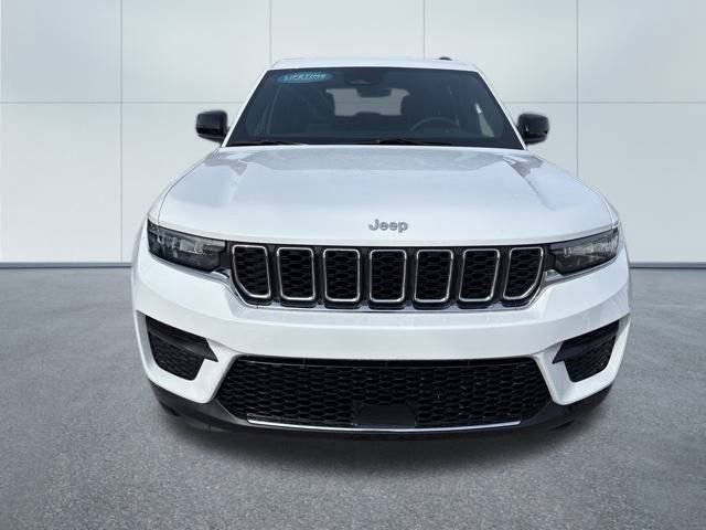 Used 2025 Jeep Grand Cherokee Laredo X w/ Luxury Tech Group I image 5