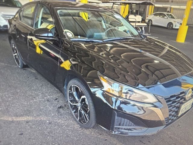 Certified 2023 Nissan Altima 2.5 SR FWD image 1
