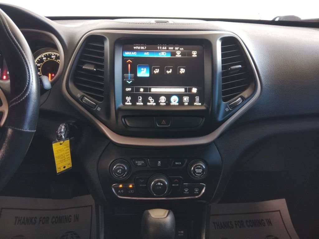 Used 2016 Jeep Cherokee Latitude w/ Comfort & Sound Group FWD image 25