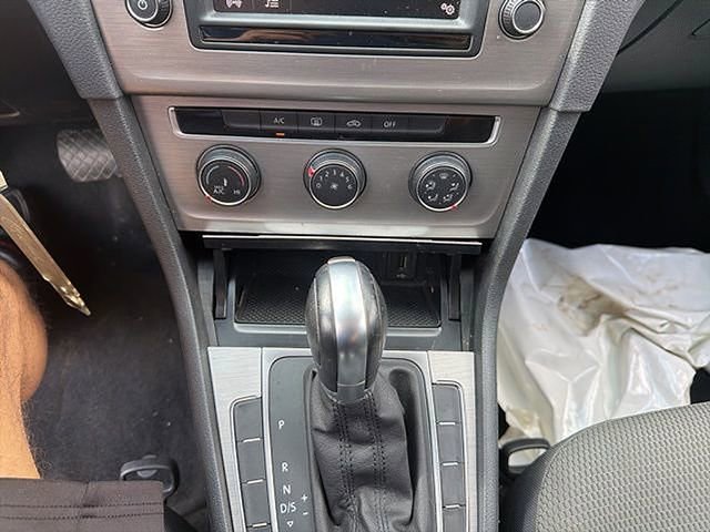 Used 2017 Volkswagen Golf SEL image 12