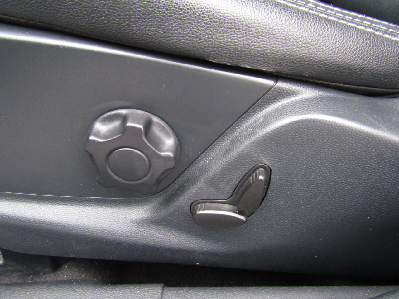 Used 2021 Ford EcoSport Titanium image 12