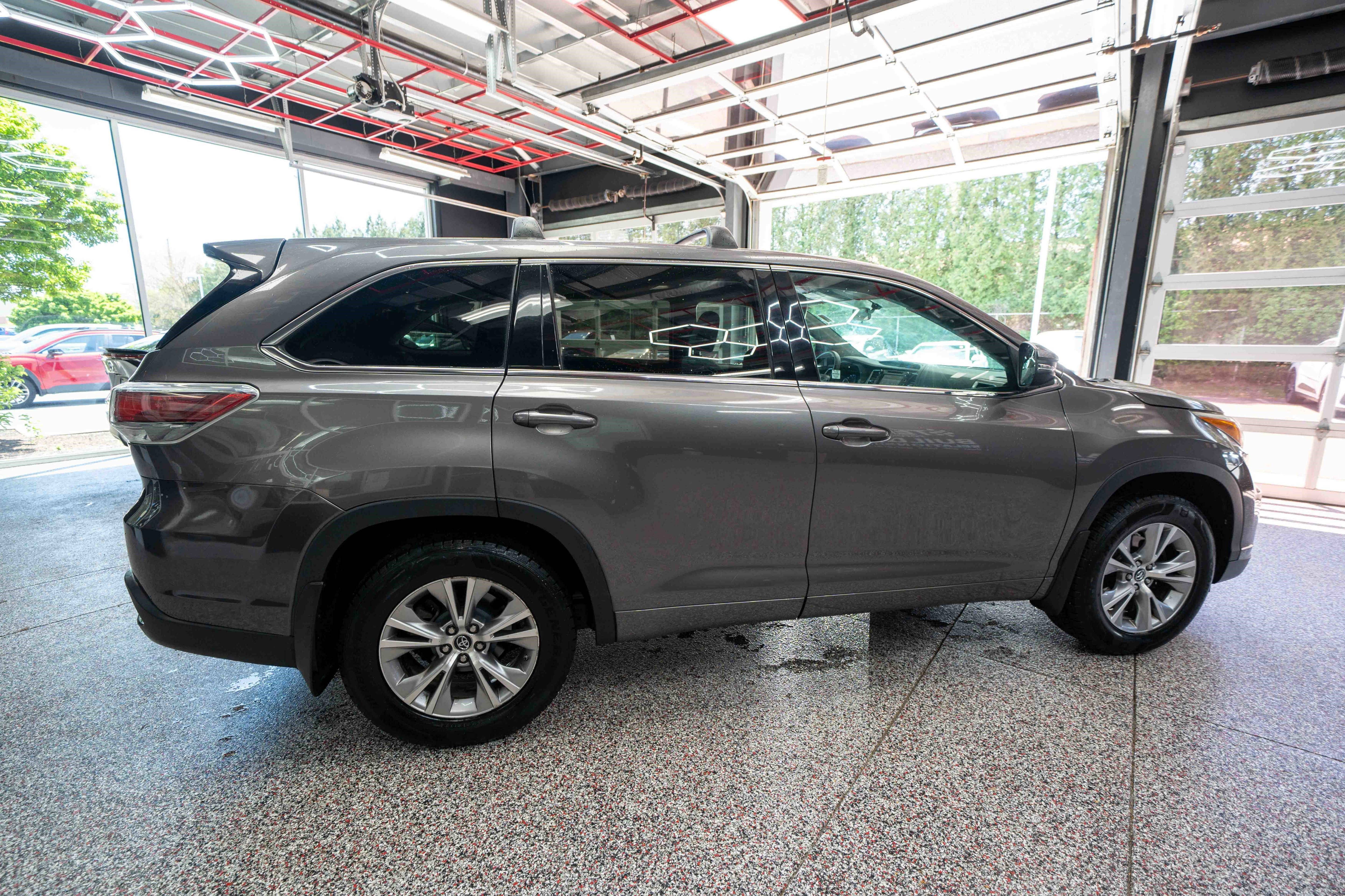 Used 2016 Toyota Highlander Plus AWD/4WD image 4