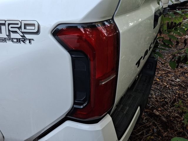 Used 2025 Toyota Tacoma TRD Sport AWD/4WD image 9