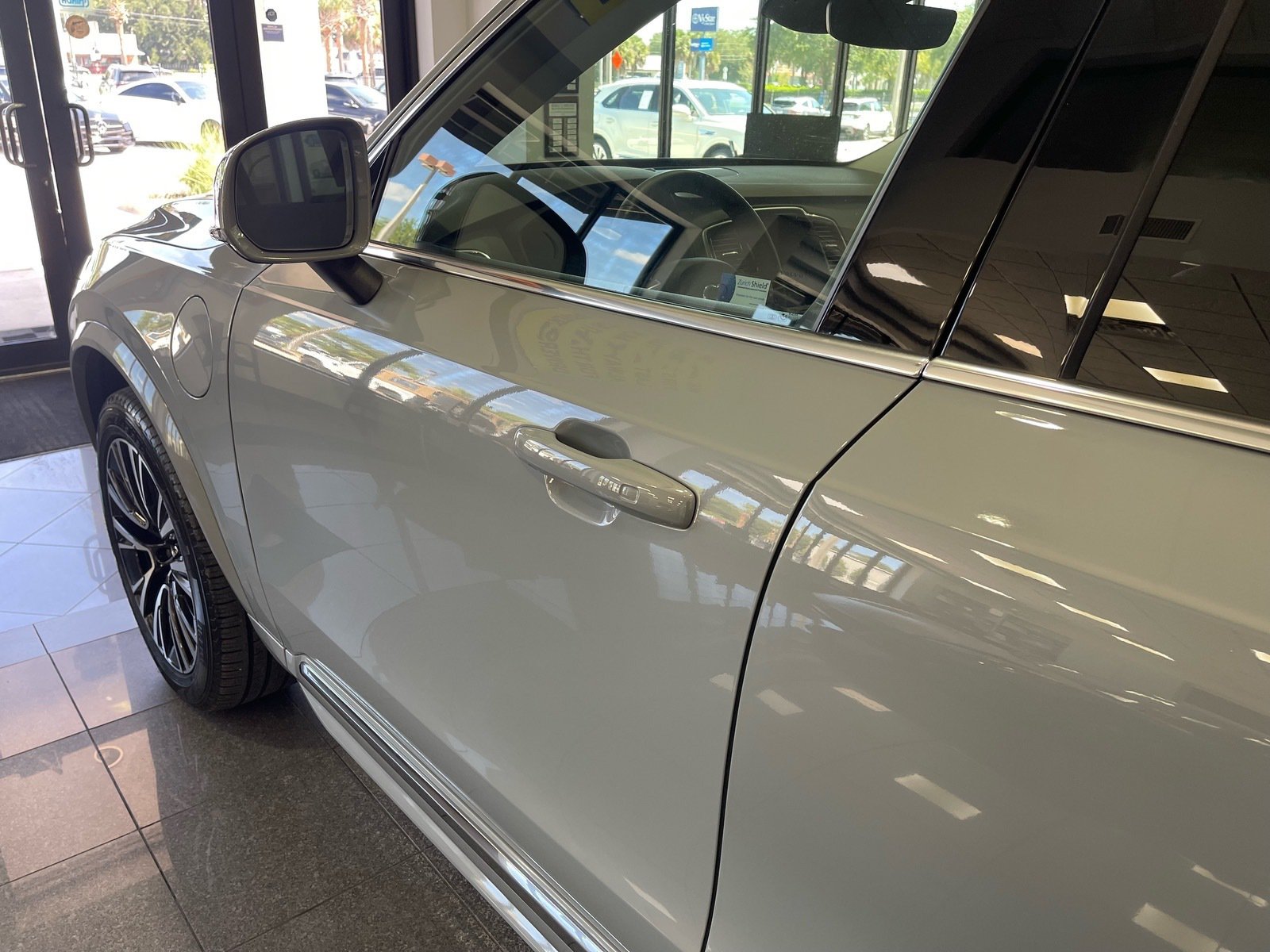 Used 2025 Volvo XC90 T8 Plus w/ Protection Package Premier AWD/4WD image 13