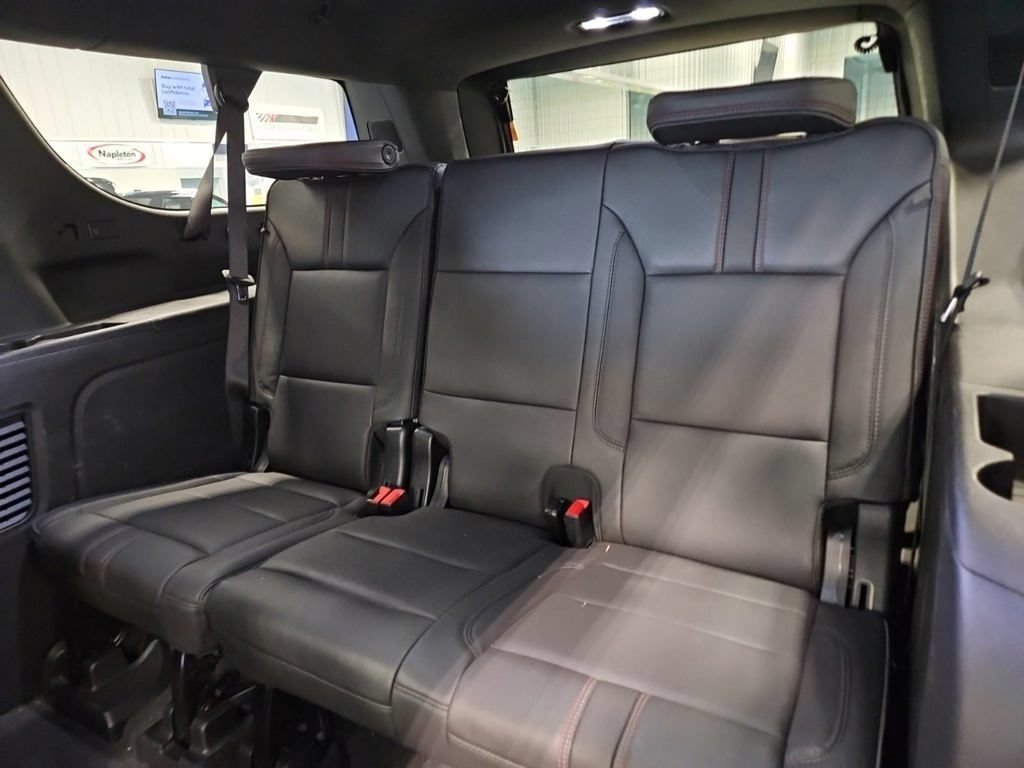 Used 2024 Chevrolet Suburban RST w/ Luxury Package AWD/4WD image 3