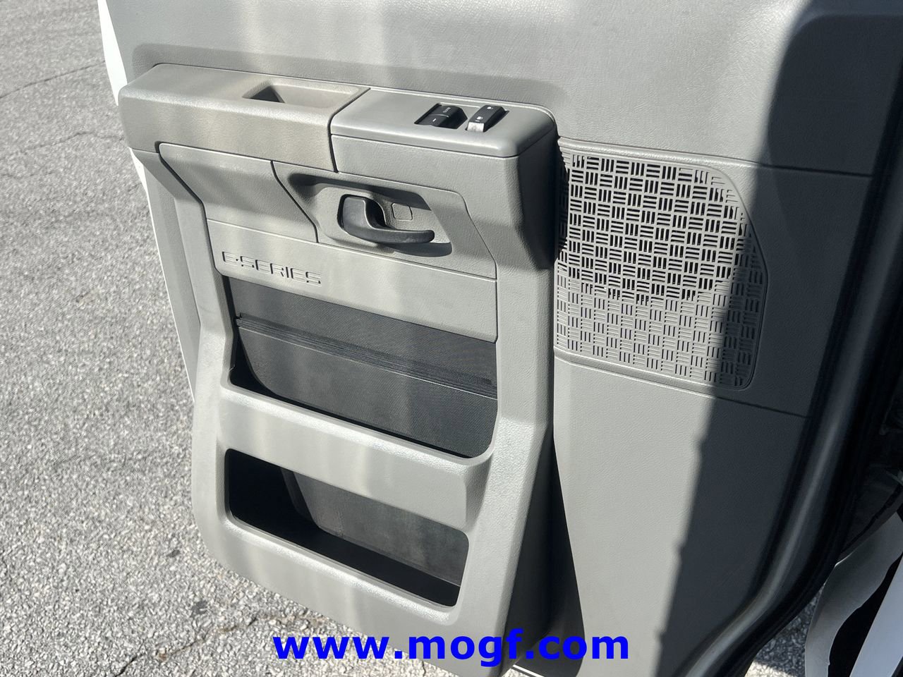 Used 2019 Ford E-450 and Econoline 450 Super Duty w/ Power Windows & Locks Group image 13