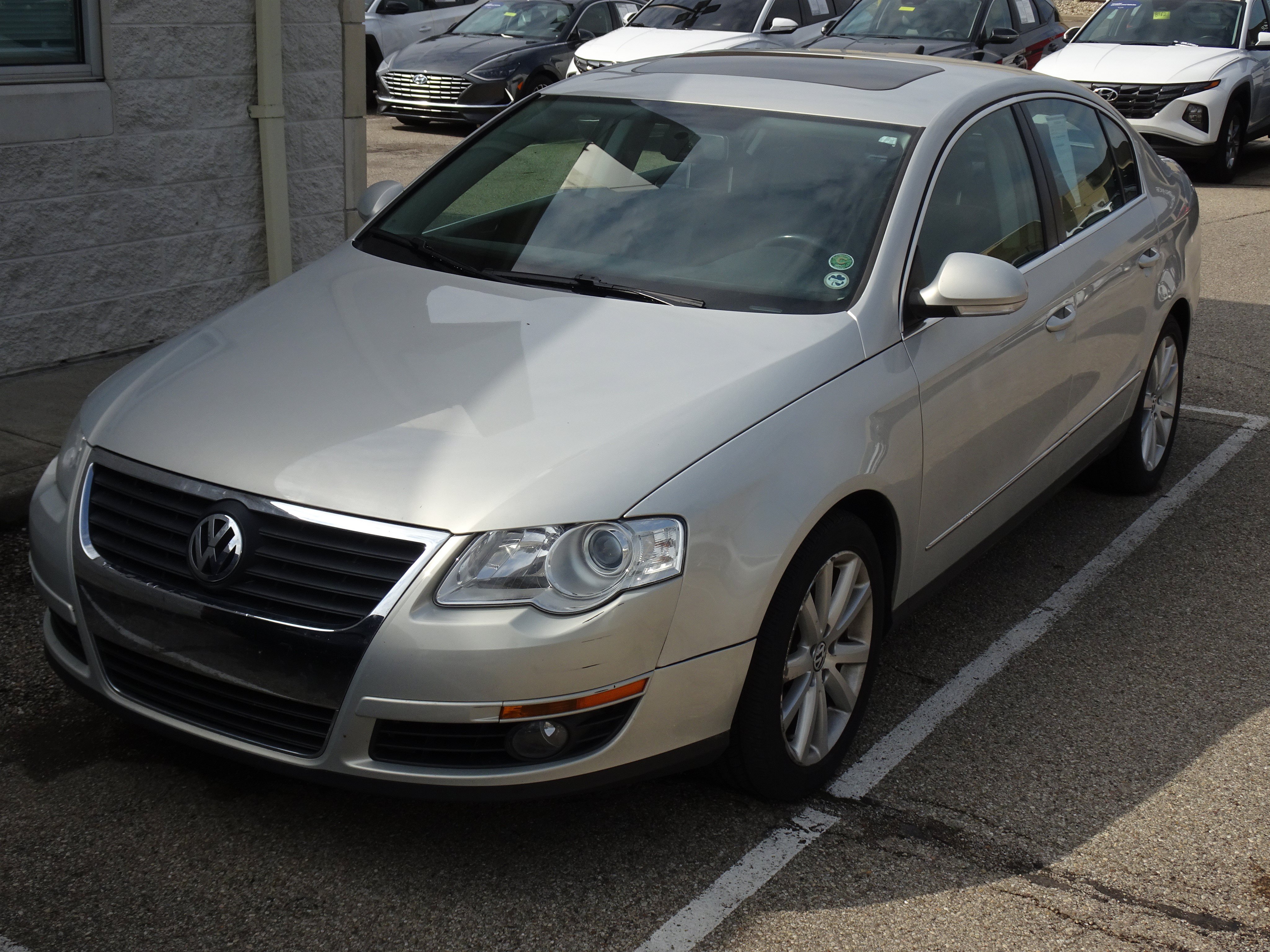 Used 2010 Volkswagen Passat Komfort FWD image 7