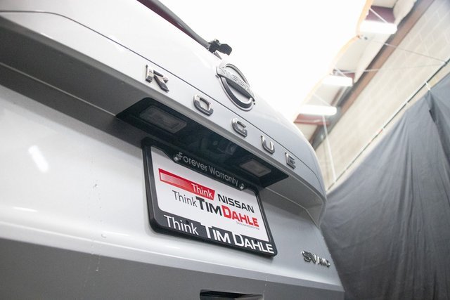 Used 2022 Nissan Rogue SV image 13