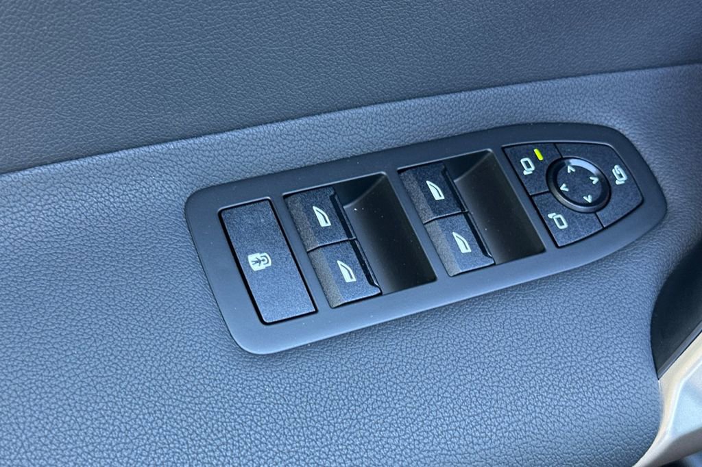 New 2026 BMW iX xDrive60 w/ Premium Package image 11