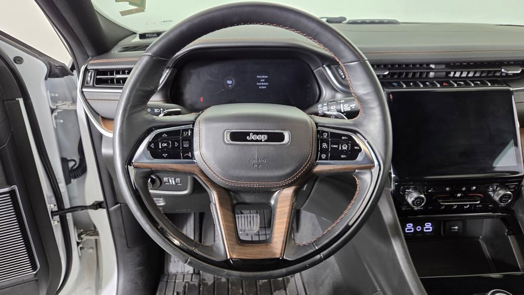 Used 2022 Jeep Grand Cherokee Summit w/ Luxury Tech Group V image 16