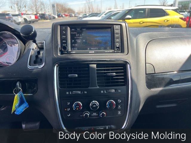 Used 2016 Dodge Grand Caravan SE image 16