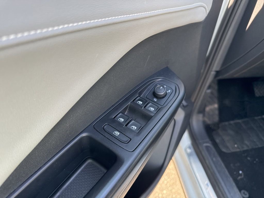 Used 2024 Volkswagen Taos SE image 21