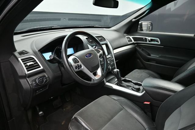 Used 2015 Ford Explorer XLT w/ Equipment Group 202A AWD/4WD image 10