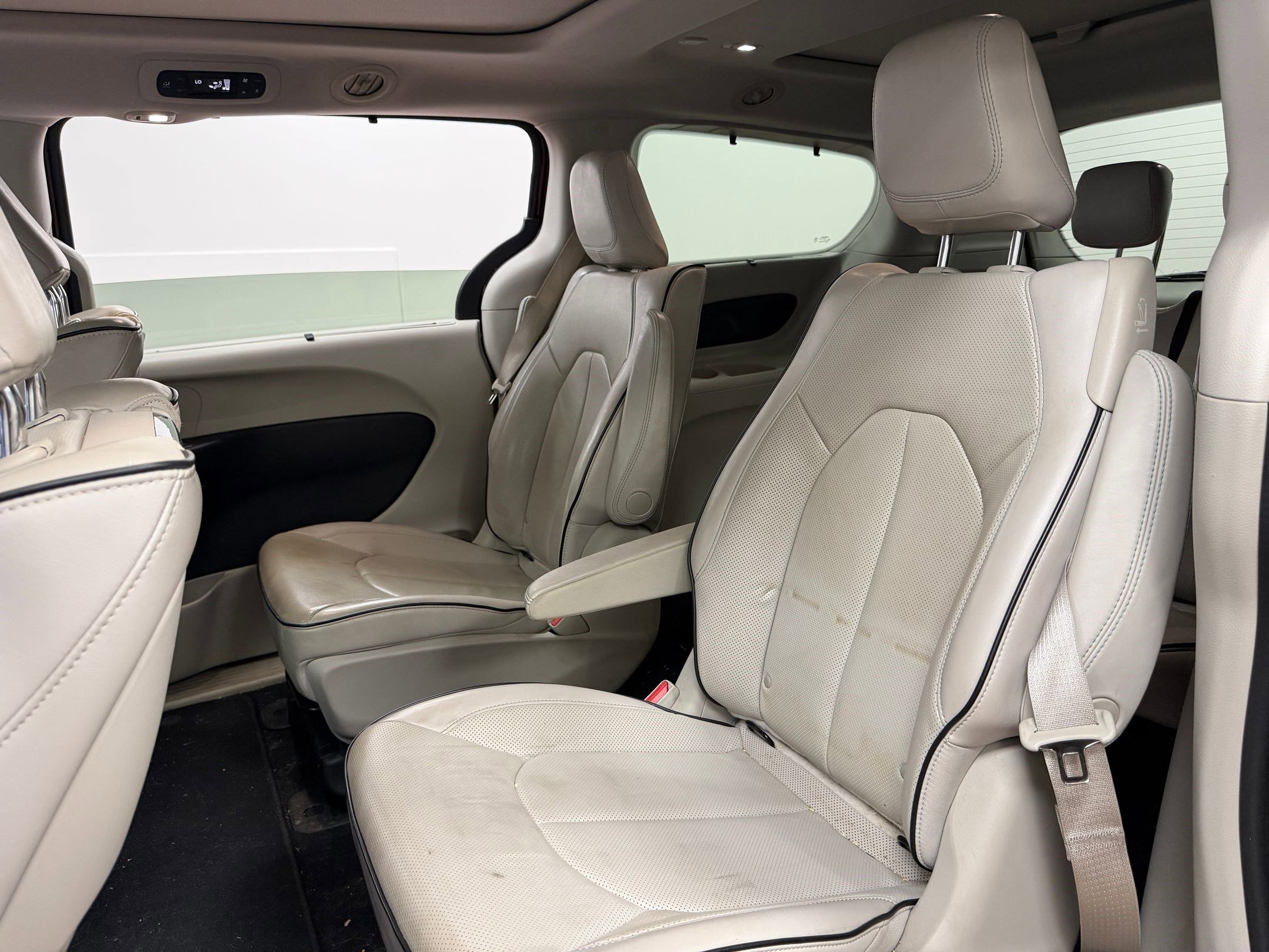 Used 2018 Chrysler Pacifica Limited w/ Advanced Safetytec Group image 21