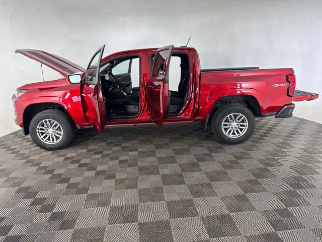 Used 2024 Chevrolet Colorado LT w/ LT Convenience Package II AWD/4WD image 9