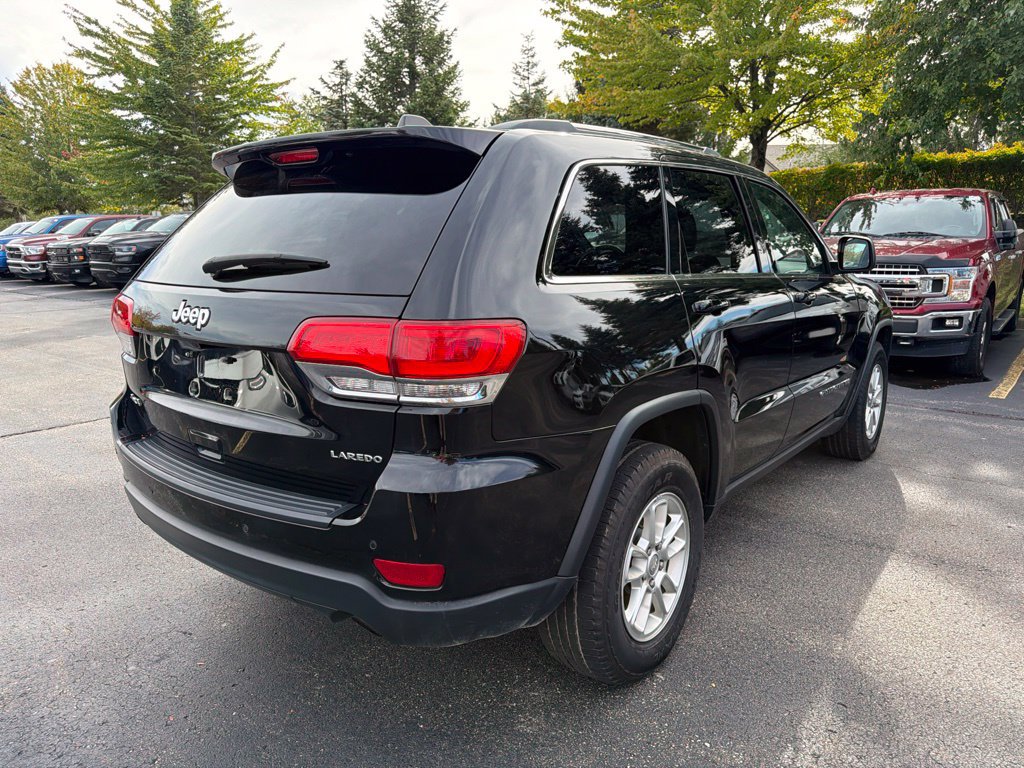 Used 2018 Jeep Grand Cherokee Laredo AWD/4WD image 3