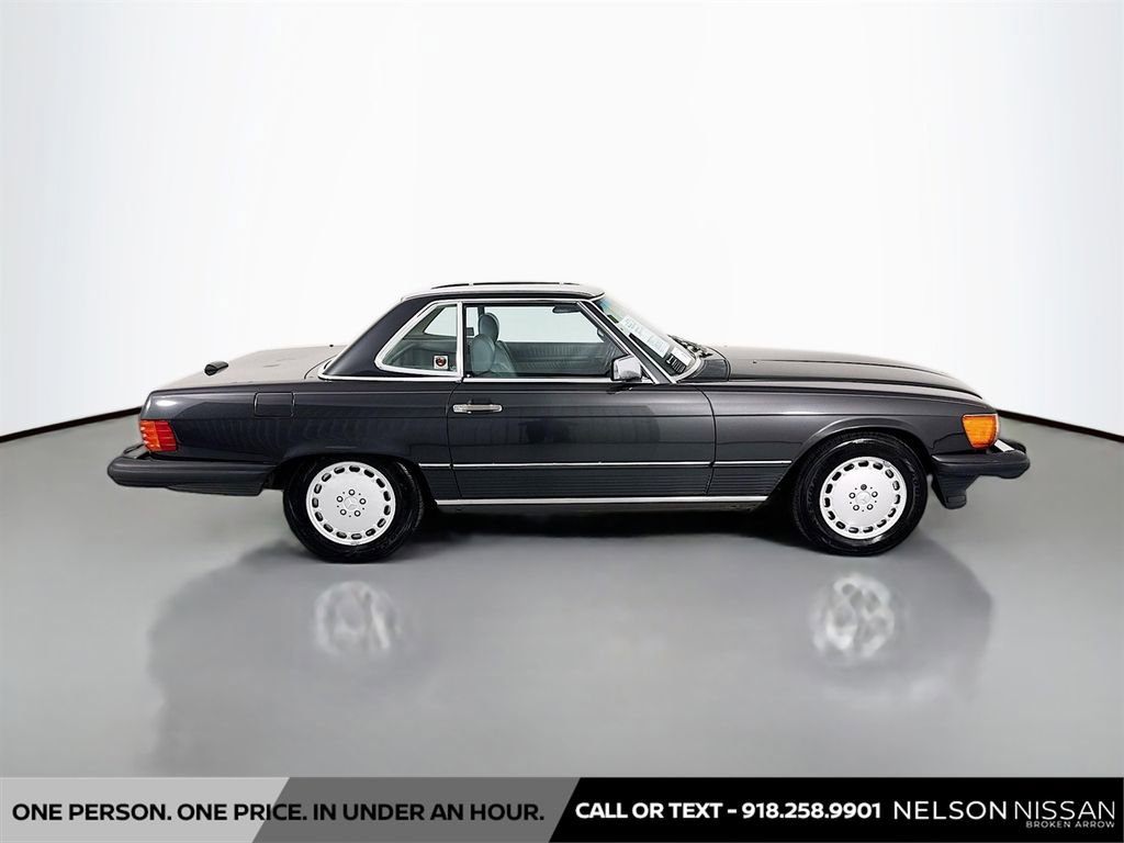 Used 1988 Mercedes-Benz 560 SL image 4