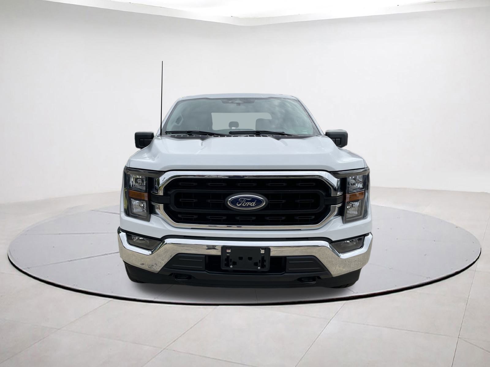Used 2023 Ford F150 XLT image 2