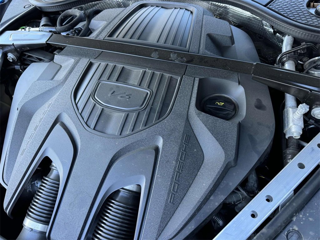 Used 2024 Porsche Panamera image 30