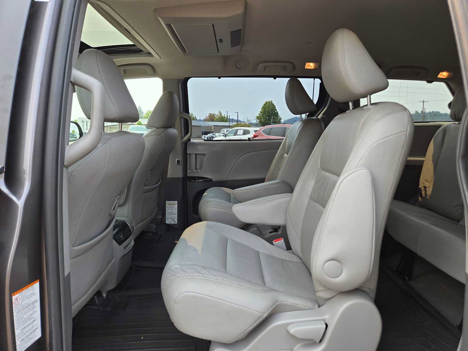 Used 2016 Toyota Sienna XLE Premium AWD/4WD image 15