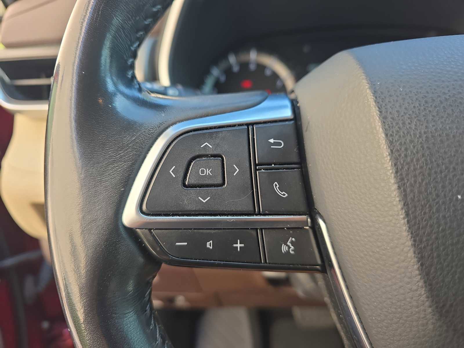 Used 2021 Toyota Highlander XLE image 24