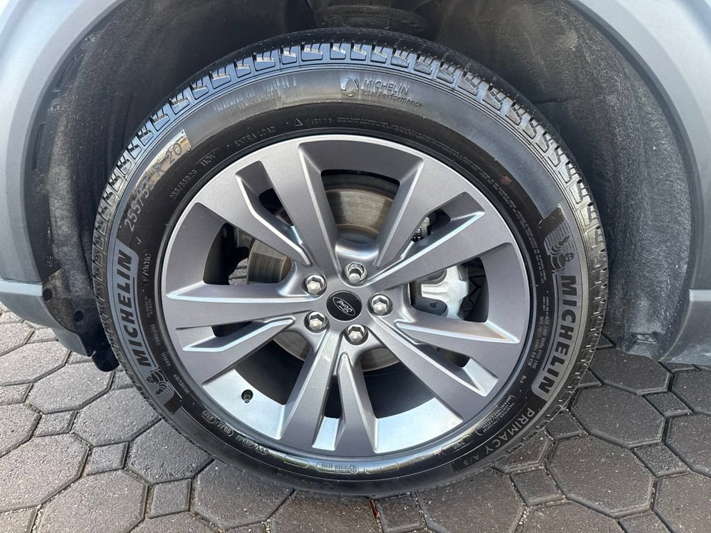 Used 2024 Ford Explorer XLT w/ Equipment Group 202A AWD/4WD image 13
