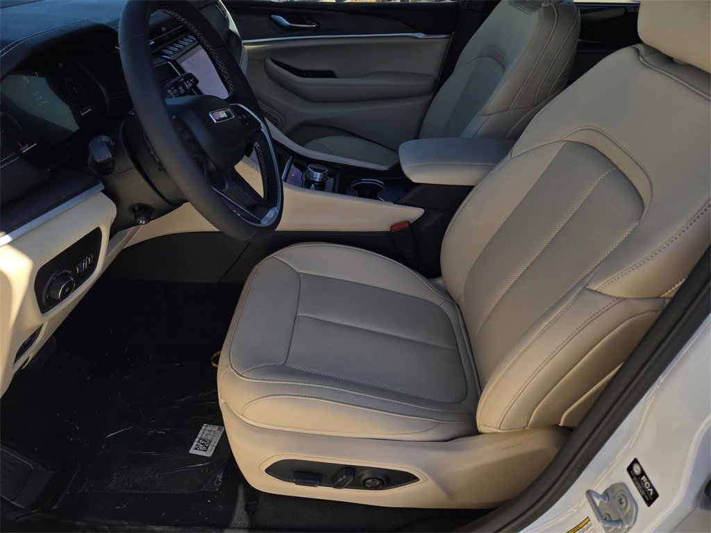 New 2025 Jeep Grand Cherokee Limited w/ Luxury Tech Group II image 17