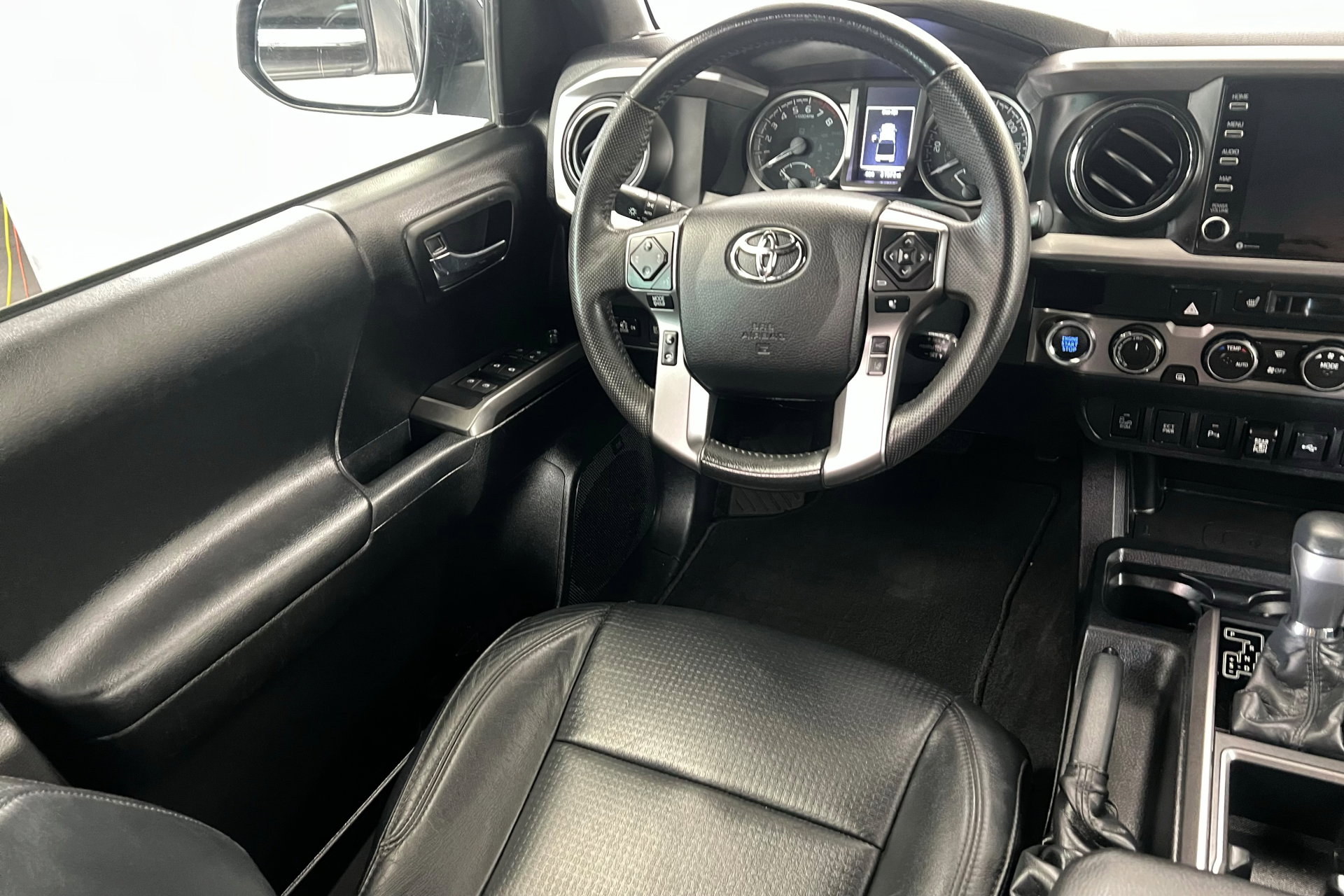 Used 2021 Toyota Tacoma Limited image 10